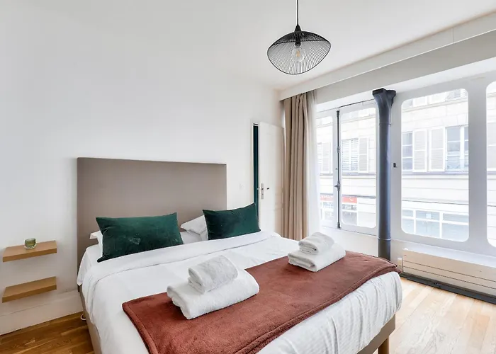 New Paradis - 2bdrs Flat In The Heart Of